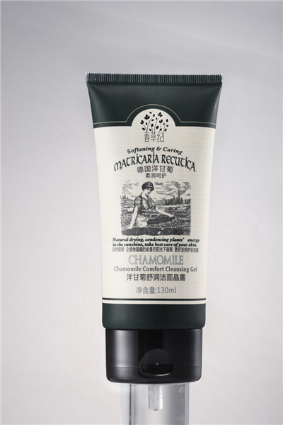 洋甘菊舒潤潔面晶露 （130ml ）